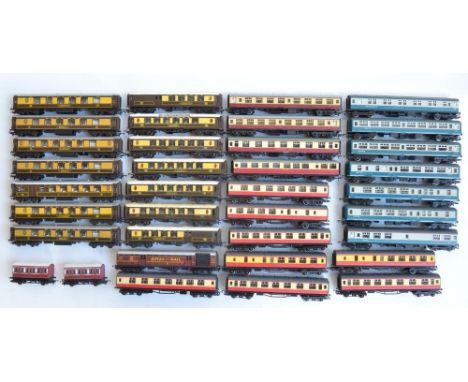 Collection of unboxed previously run OO gauge railway coaches to include InterCity, crimson and cream, Pullman (no lighting) 