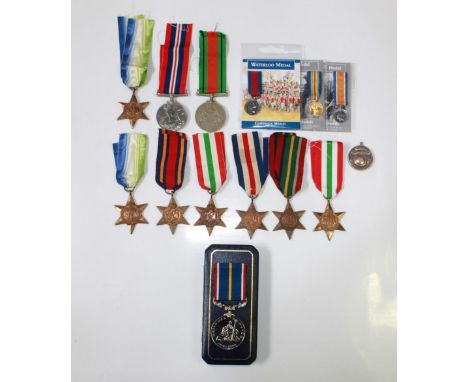 Large collection of Medals and miniatures. Boxed National Service Medal 1939-1960, 1939-45 War Medal, 1939-45 Defence Medal, 