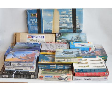 Collection of mostly unstarted 1/48 and 1/32 scale plastic model kits to include 2x 1/48 Hasegawa F-4J Phantoms (one missing 