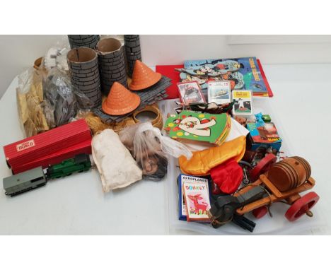 LARGE SELECTION OF VINTAGE TOYS AND GAMESincluding a boxed Slinky, Top Trumps - Tennis Aces, Dragster Bikes, and Ships; two c