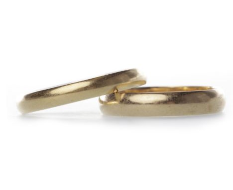 EIGHTEEN CARAT GOLD WEDDING BANDsize S, 3.9g; along with a nine carat gold wedding band, size R, 2.4g (2)