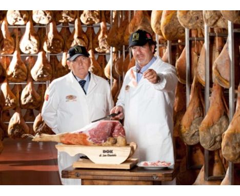 “Fumato Kentuky”, 11 kg, con osso DOK Dall’Ava, San Daniele Prodotto con la stessa materia prima del prosciutto San Daniele, 