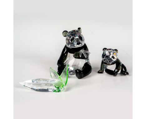 Pair of annual edition lead crystal figures, part of the Endangered Wildlife collection. Lead crystal title plaque for the tr