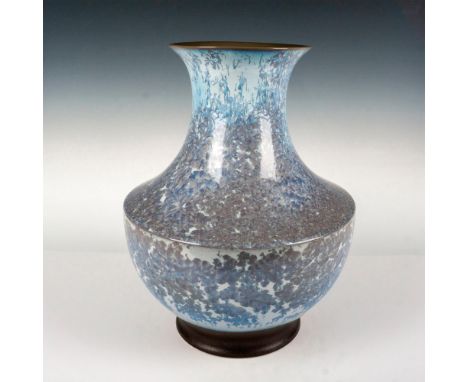 A stunning vase in a silver-gray and light-blue frosted pattern, and black matte band around the base. Lladro backstamp. Dime