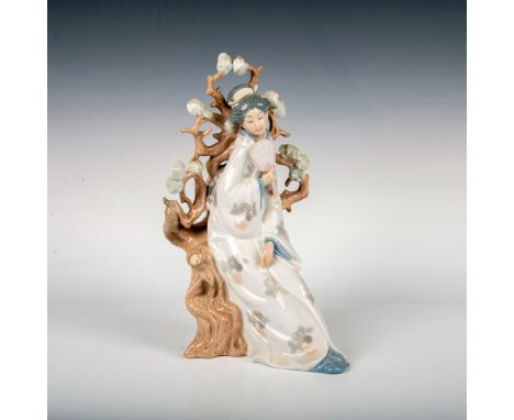 Retired Lladro Japanese Girl With Fan Figurine