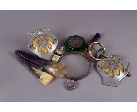 A mixed lot, including vintage AA badges, a Scout belt, shoe horns, magnifying glasses, and more (parcel) 