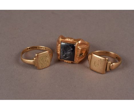Two vintage 9ct gold gentlemen's signet rings, approx 7.2g, together with a yellow metal and haematite signet ring, approx 7.