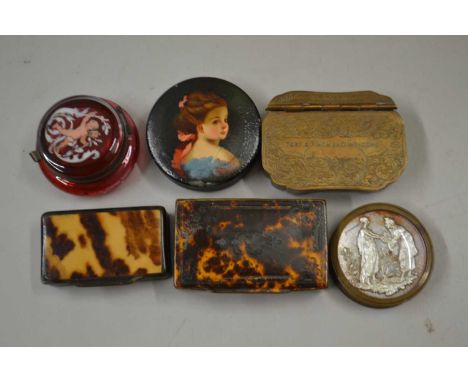 Mixed Lot to include small tortoiseshell mounted snuff boxes, cranberry glass pill box etc