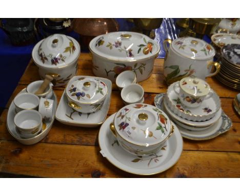 Quantity of Royal Worcester Evesham pattern table wares