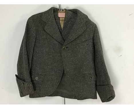 TWEED JACKET AND KILT SET, comprising jacket, kilt, sporran, as well as further items of similar clothingTweed jacket bears l