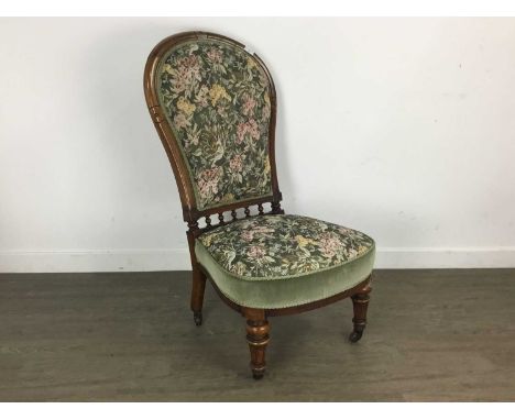 VICTORIAN WALNUT GOSSIP CHAIR, LATE 19TH CENTURY  upholstered in floral print tapestry, with arched back over a spindle galle