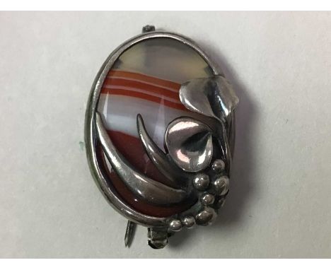 COLLECTION OF JEWELLERY AND WATCHES, the jewellery including two Victorian agate brooches, bracelets and chains, the watches 