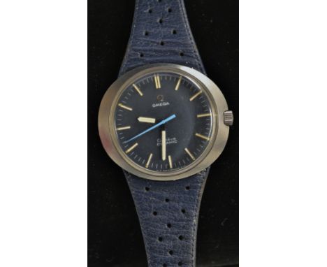 Omega - a vintage 1960's gentleman's Omega Geneve Dynamic wrist watch, blue dial, silver baton markers, minute track, light b