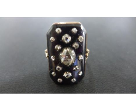 A Georgian gold ring with old cut rose diamonds, size R-S, approx 9.4 grams - light usage wear - largest of the diamonds, 7mm