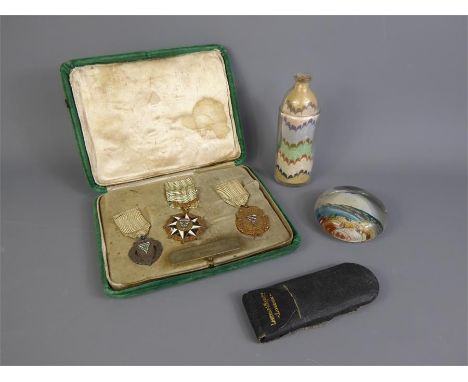 Miscellaneous Antique/Vintage Items, including a set of three medals in original box with plaque marked 'Campeonato de Mar 19