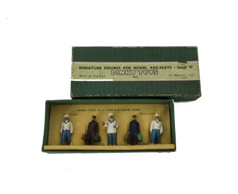 Dinky Toys 0 Gauge Model Railway Figures, Dinky Toys No 5 Train and Hotel staff (5) (50172), in original box with insert by M