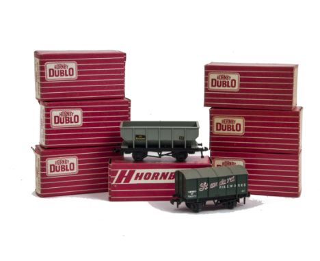 Hornby-Dublo 00 Gauge 4644 Hopper Wagon and Gunpowder and Packing Vans, 4644, in original late issue box, together with 4318 