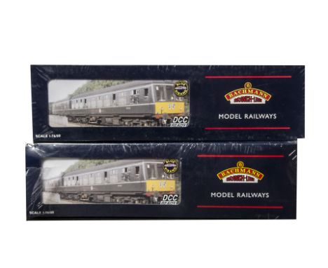 Bachmann 00 Gauge Diesel Railcar Packs, 32-901 Class 108 DMU 2-Car ‘Network Southeast’ and 32900 Class 108 DMU 2 Car BR green