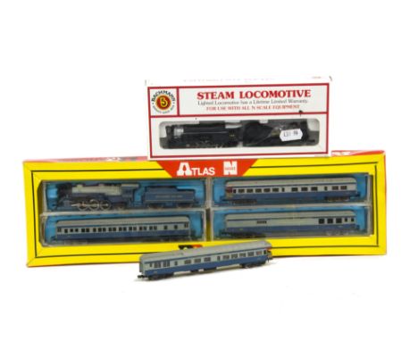 Atlas American Outline N Gauge Baltimore and Ohio Set, comprising 0-6-2 Locomotive and three blue/grey coaches, in original p