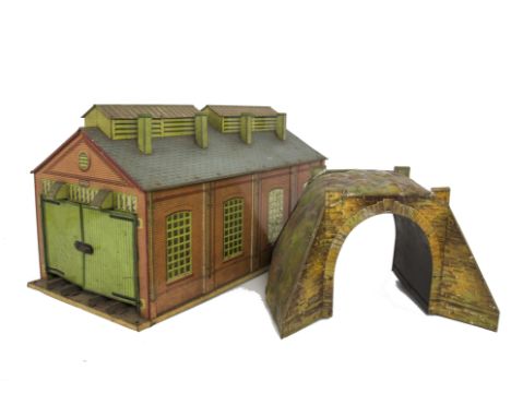 Hornby 0 Gauge No 2 Engine Shed and Tinplate Tunnel, the engine shed with clockwork rails, both F, essentially complete but a