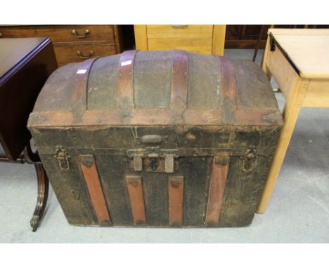 Oak dome top trunk