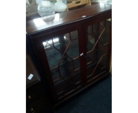 REPRODUCTION MAHOGANY DISPLAY CABINET WITH GLASS SHELVING &amp; MIRRORED BACK 38'' WIDE WITH LIGHTING