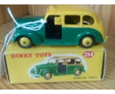 DINKY 254 AUSTIN TAXI BOXED TWO TONE YELLOW UPPER BODY &amp; HUBS GREEN LOWER BODY. TAXI NEAR MIN BOX GOOD CONDITION