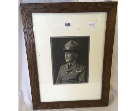 A F/G SIGNED PHOTO OF ROBERT BADEN POWELL
