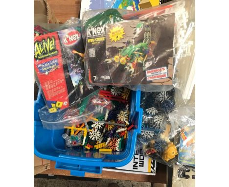 INTERACTIVE WORLD GAME &amp; BOX OF K'NEX