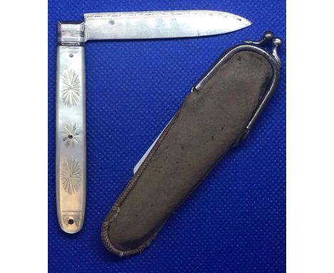 GEORGIAN SILVER AND MOTHER OF PEARL FRUIT KNIFE WITH ORIGINAL CASE  (BLADE 6CMS) 