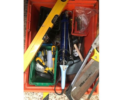 CRATE OF HAND TOOLS, SAWS, SPIRIT LEVELS ETC