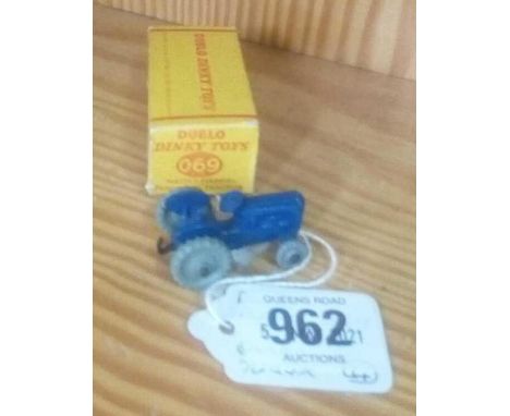 DINKY DUBLO 069 MASSEY HARRIS TRACTOR BOXED, BLUE SILVER TRIM GREY WHEELS NEAR MINT