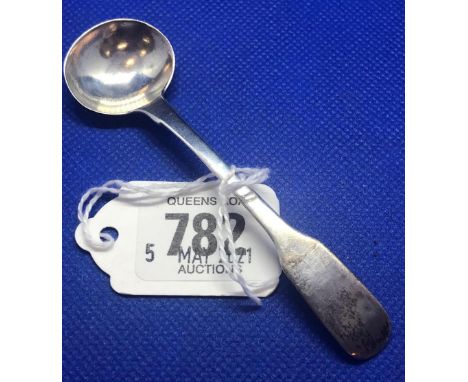 A GEORGE SILVER SALT SPOON - LONDON 1828