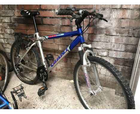 GIANT BOULDER ALULITE MOUNTAIN BIKE