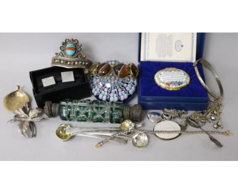 Mixed collectables including paperweight, scent bottle, silver condiment spoons, silver pendant and Theo Fennell cufflinks, e