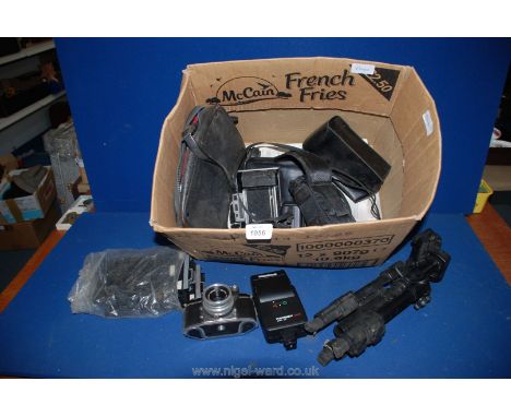 A quantity of camera equipment including Minolta camera, cased Canon camera, Miranda 28CD flash gun, Hanimex t22-36 IFS modul