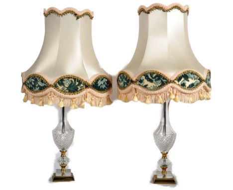 A pair of 20th Century 1980s Hollywood Regency brass and crystal glass table lamp lights having tasselled shades with cut cry