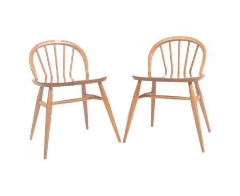Lucian Ercolani - Ercol - A matching pair of retro 20th Century beech and elm dressing table chairs / stools. Each having low