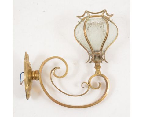 An Edwardian wall light, serpentine plaque, C-scrolled branch, mottled glass sectional shade, 25cm x 25cm.