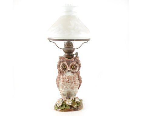 Edwardian porcelain Brown Owl table oil lamp, white glass shade. H. 46cms.