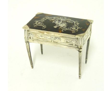 A silver tortoiseshell trinket box, by Goldsmiths & Silversmiths Co, London 1907, modelled as a table, 7.5cm high, 9cm wide