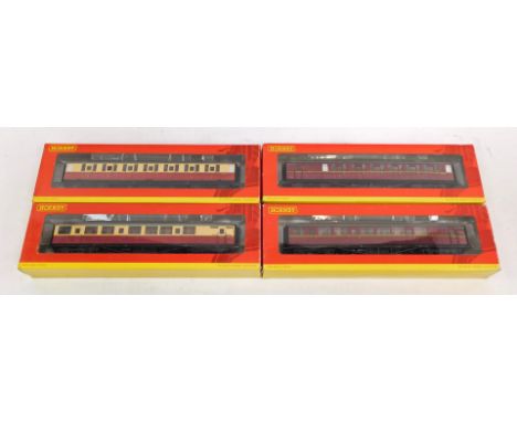 Hornby OO gauge coaches, comprising R4178 BR 61ft 6 inch corridor brake coach, E10092E, R4179 BR 61ft 6 inch corridor first c