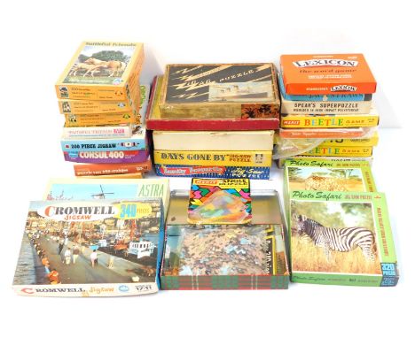 Vintage games and jigsaw puzzles, to include Waddingtons Lexicon, The Interlock Majestic Zig Zag puzzle, Tower Press Jigsaw o