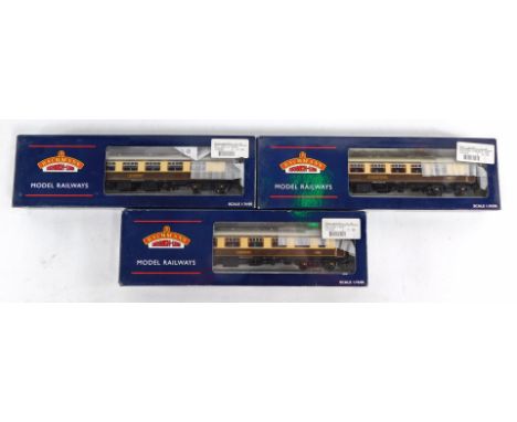 Bachmann Brachline OO gauge coaches, comprising 39-280A BR mark I FK Pullman kitchen first. (with lighting), 392090A BR mark 