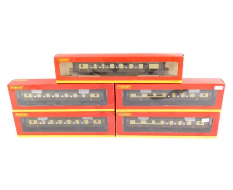 Hornby OO gauge coaches, comprising R4162 Pullman First Class Parlour Car 'Minerva', R4419 Pullman Third Class Parlour Car, c