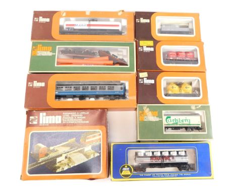 Lima HO gauge British Outline rolling stock, including an Intercity coach, Carlsberg box car, GW brake coach, etc., all boxed