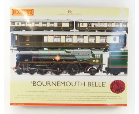 A Hornby Bournemouth Belle train pack, comprising BR 4-6-2 'New Zealand Line' Merchant Navy Class locomotive, Pullman second 