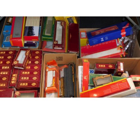 Hornby, Bachmann, Heljan, Airfix and other OO gauge retail packaging. (8 boxes)