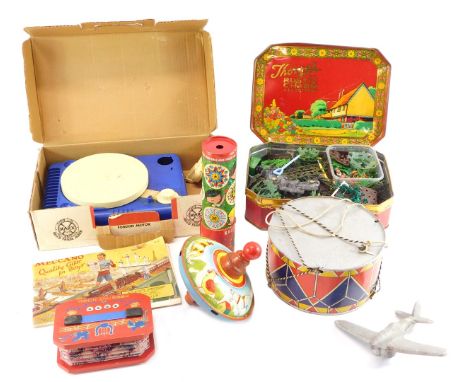 Tin plate and other toys, to include a Tri-ang tin plate spinning top, a tin plate drum, kaleidoscope, Lumar toy gramophone, 