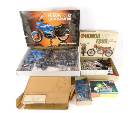 Model kits, to include Airfix Honda 750 Four 1/8th scale kit, Humbrol 1/8th scale BMW 100RT, Pyro Harley Davidson Electroglid